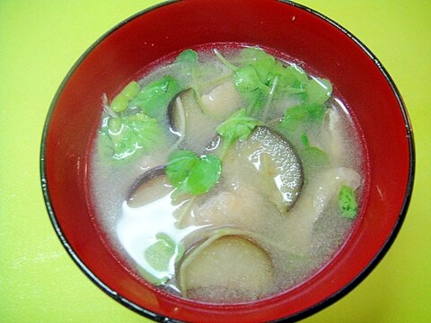 茄子とつまみ菜の味噌汁